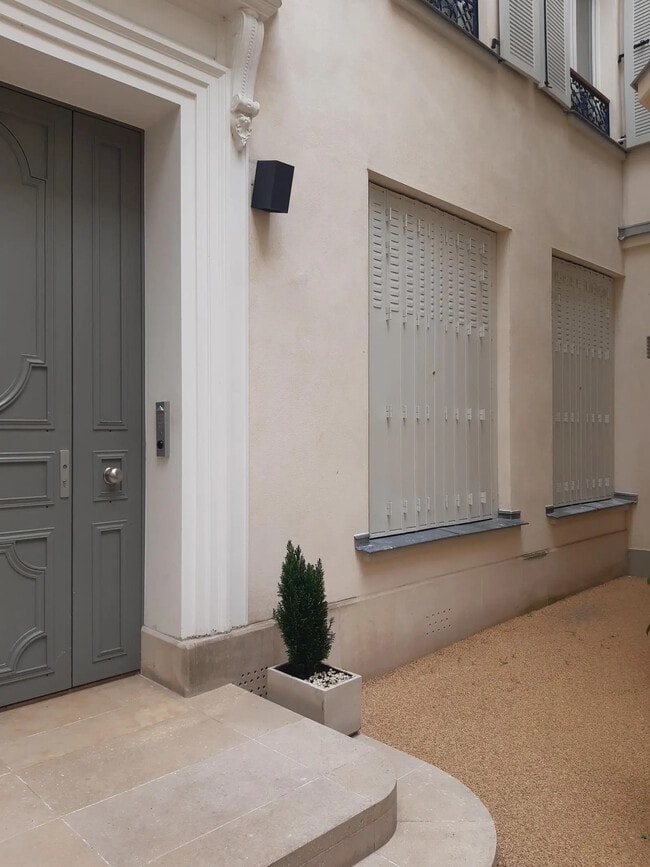 Plus de détails pour 16 Rue Clauzel, Paris - Local commercial à louer