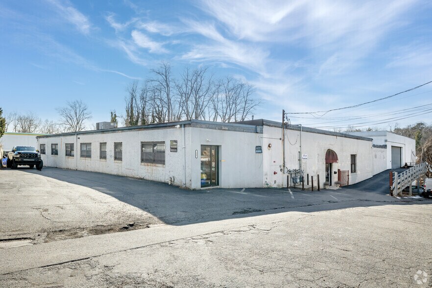100 Carney St, Glen Cove, NY à vendre - Photo de l’immeuble – Image 3 sur 20