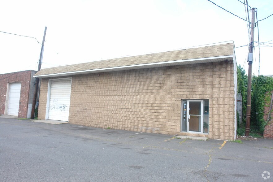652 W 1st Ave, Roselle, NJ à vendre - Photo principale – Image 1 sur 2
