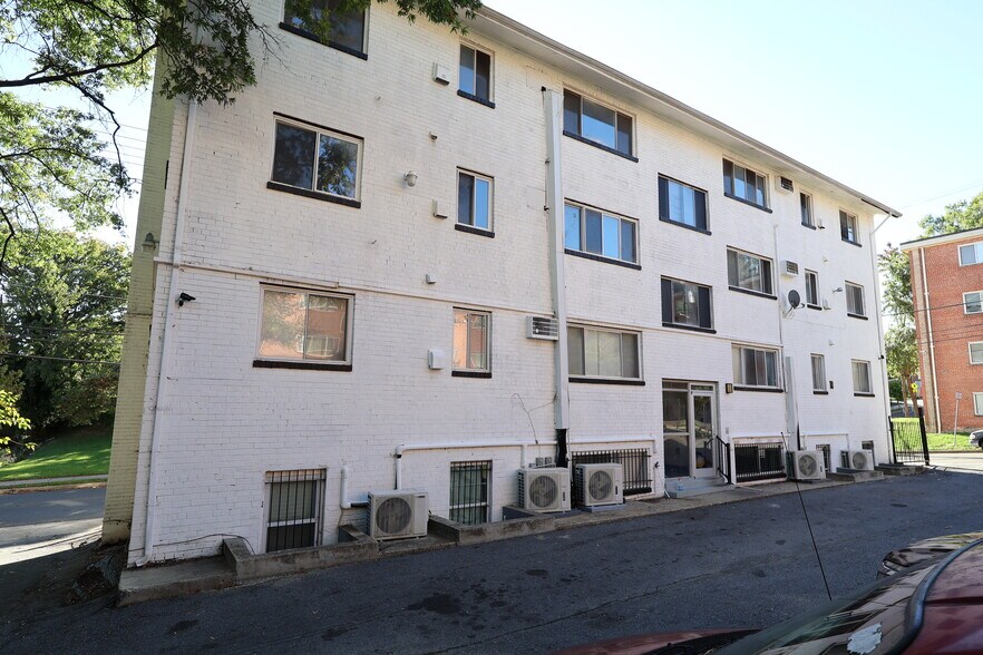 5058 Astor Pl SE, Washington, DC à vendre - Photo de l’immeuble – Image 2 sur 5