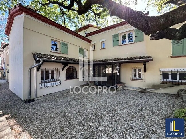 Plus de détails pour 2545 Rd 2085 Route De Nice, Roquefort-les-Pins - Bureau à vendre