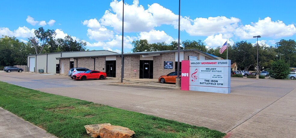 901 E Highway 90A, Richmond, TX à louer - Photo de l’immeuble – Image 1 sur 18