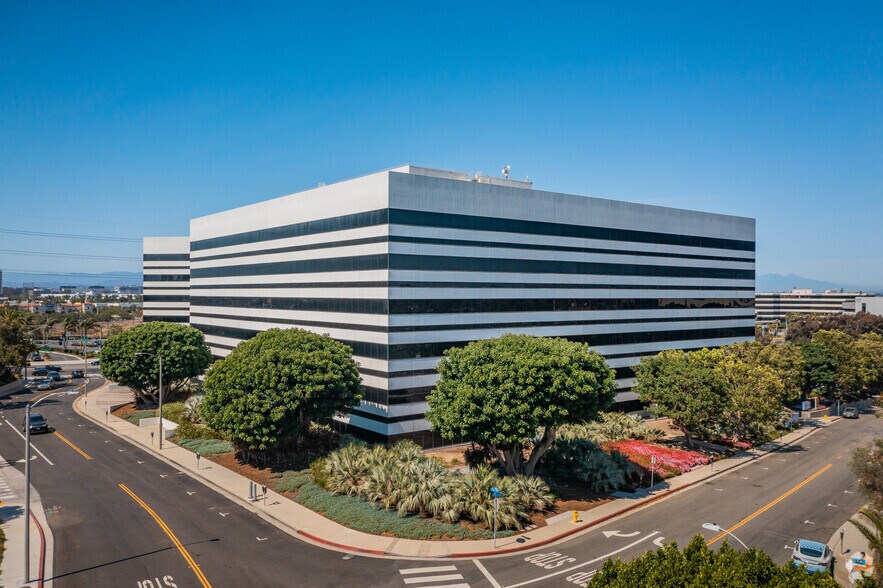 1240 Rosecrans Ave, Manhattan Beach, CA à louer - Photo de l’immeuble – Image 2 sur 7