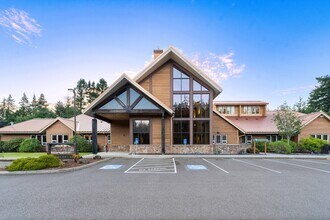 1957 Thompson Rd, Coos Bay, OR à louer Photo de l’immeuble– Image 1 sur 16