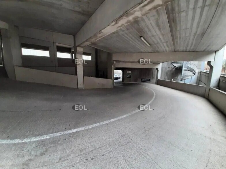 Local d’activités dans Ivry-sur-Seine à louer - Photo de l’immeuble – Image 2 sur 9