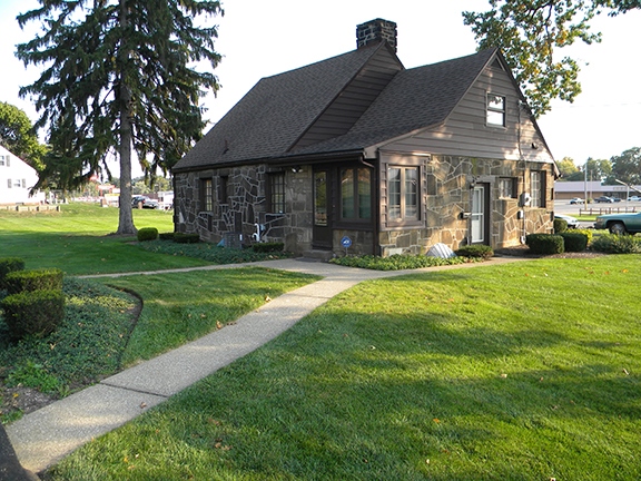 1305 Whipple Ave NW, Canton, OH à louer - Photo de l’immeuble – Image 3 sur 20