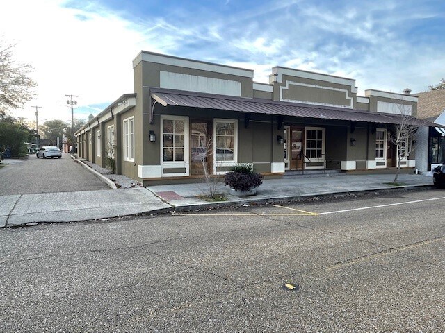 421 N Columbia St, Covington, LA à louer Photo de l’immeuble– Image 1 sur 2
