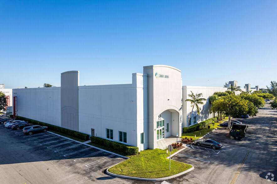 3860-3890 Pembroke Rd, Hollywood, FL à louer - Photo principale – Image 1 sur 11