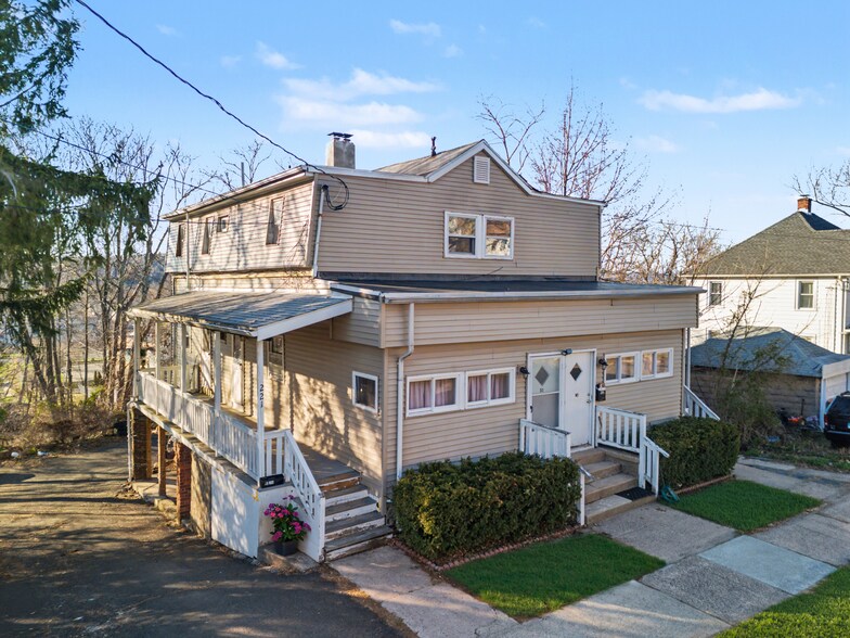 219 S Orchard St, Wallingford, CT à vendre - Photo principale – Image 1 sur 7