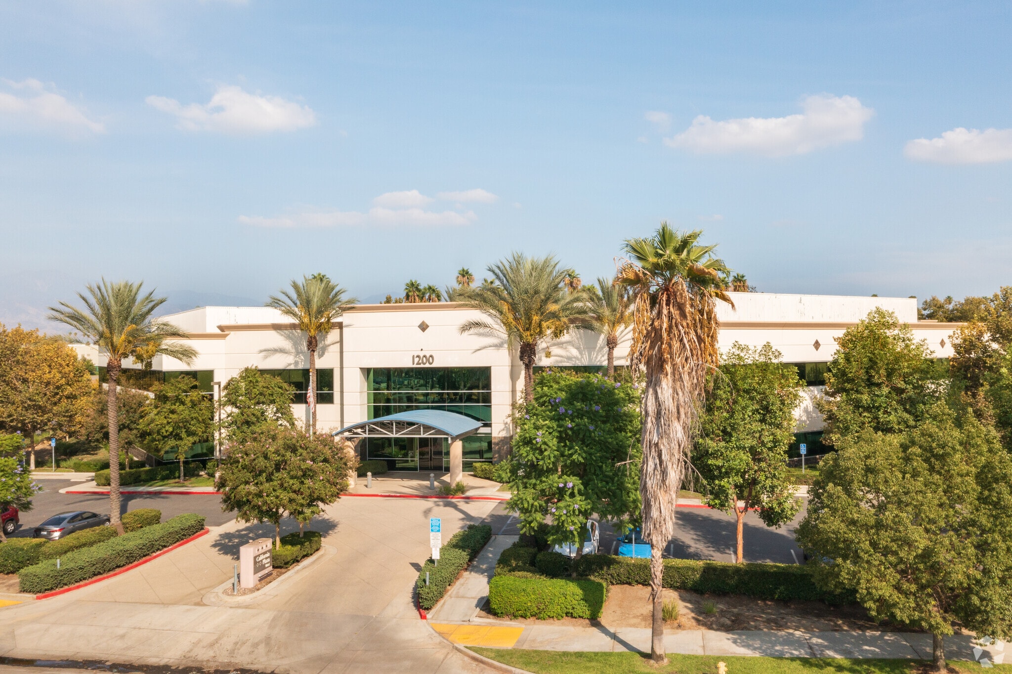 1200 California St, Redlands, CA à louer Photo principale– Image 1 sur 13