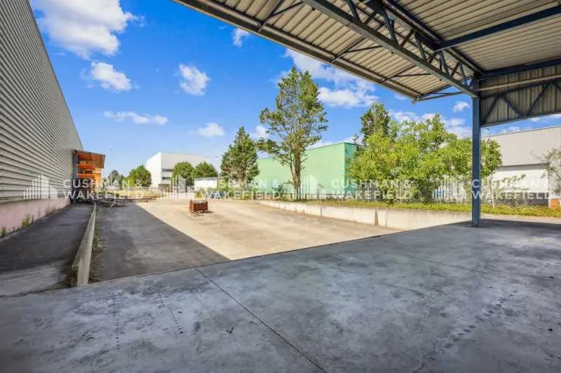 15 Rue D'Anjou, Saint-Quentin-Fallavier à louer - Photo de l’immeuble – Image 2 sur 15