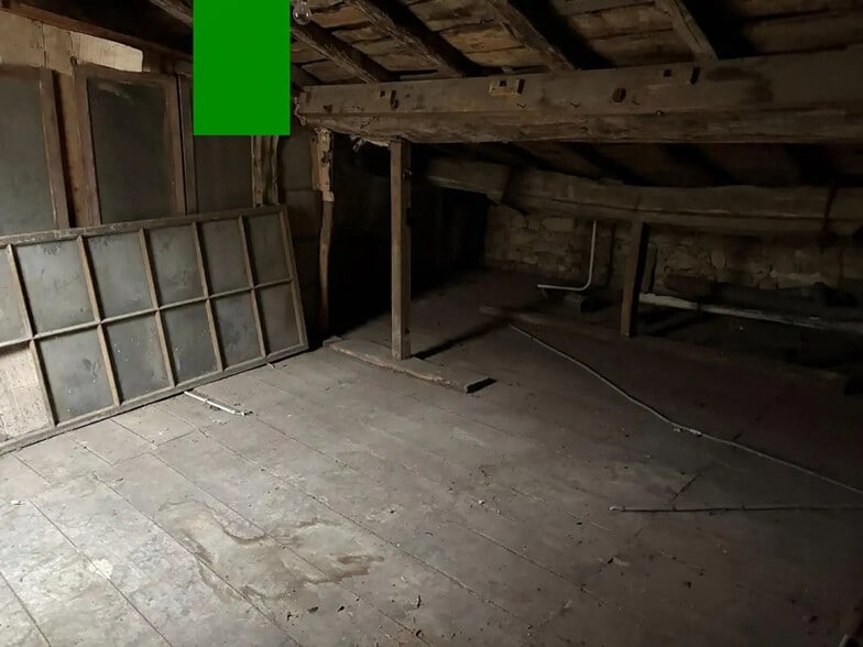 Local d'activités dans à vendre - Photo de l’immeuble – Image 2 sur 4