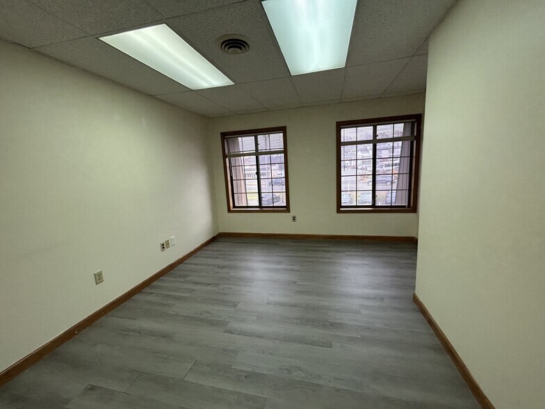 304 Federal Rd, Brookfield, CT à vendre - Photo intérieure – Image 2 sur 5