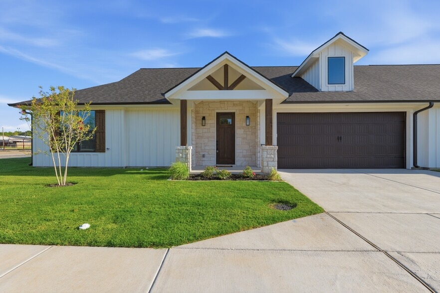 200-210 Ewell st, Granbury, TX à vendre - Photo principale – Image 1 sur 28