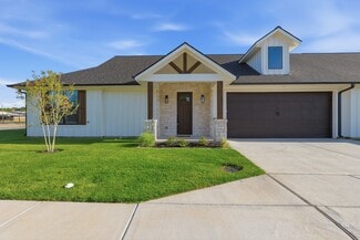 Plus de détails pour 200-210 Ewell st, Granbury, TX - Logement à vendre