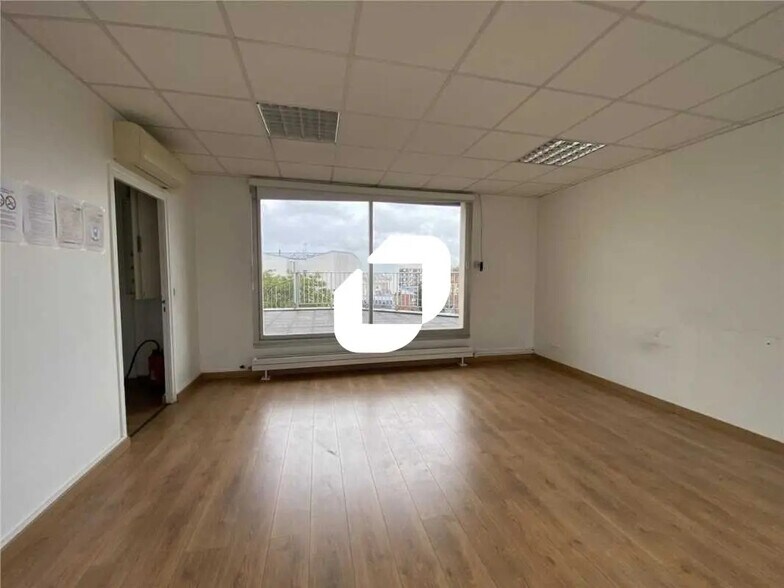 Bureau dans Montreuil à louer - Photo de l’immeuble – Image 2 sur 4
