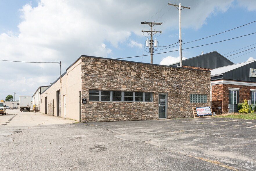 5188 Richmond Rd, Bedford Heights, OH à louer - Photo de l’immeuble – Image 2 sur 13