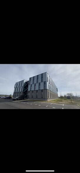 Bureau dans VAL-DE-REUIL à vendre - Photo de l’immeuble – Image 2 sur 17