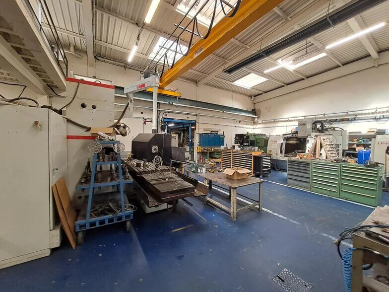 Local d'activités dans Saint-Priest à vendre - Photo intérieure – Image 3 sur 7