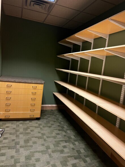 900 W College Ave, Appleton, WI à louer - Photo intérieure – Image 2 sur 31