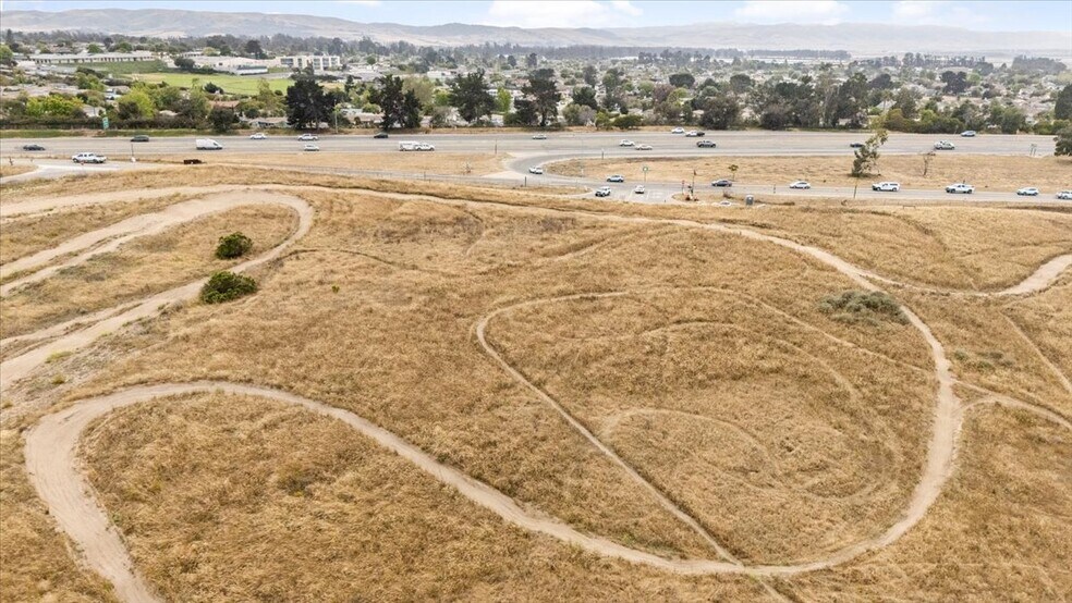 3920 US-101, Santa Maria, CA à vendre - Aérien – Image 1 sur 13