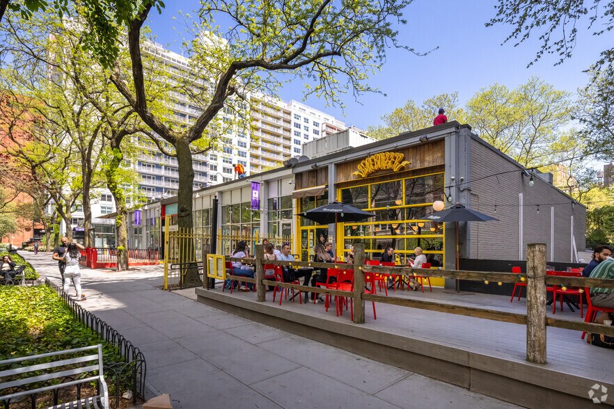 535-555 La Guardia Pl, New York, NY à louer - Photo de l’immeuble – Image 1 sur 5