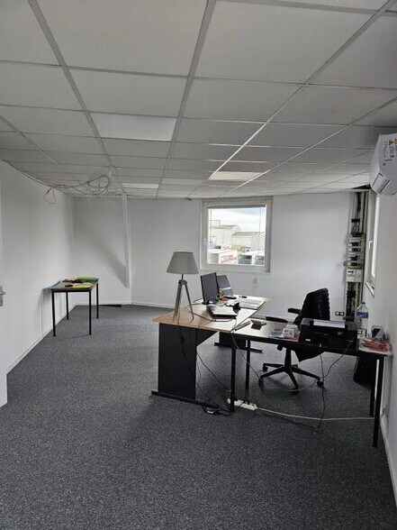 Bureau dans Bréal-sous-Montfort à louer - Photo de l’immeuble – Image 1 sur 7