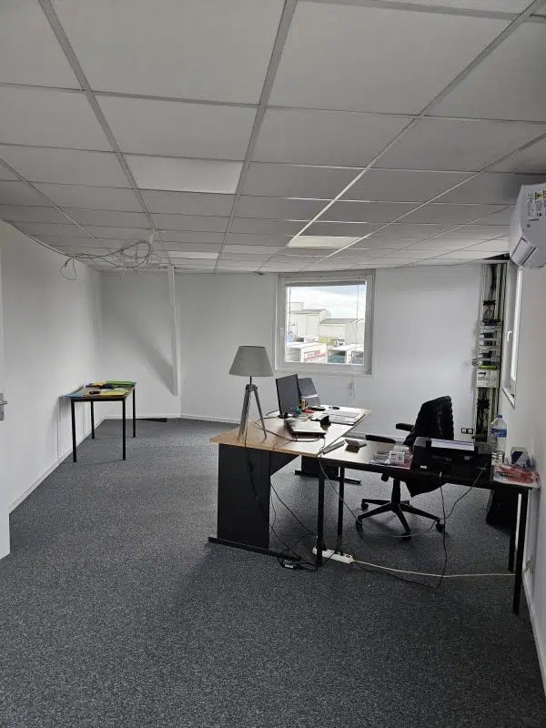 Bureau dans Bréal-sous-Montfort à louer Photo de l’immeuble– Image 1 sur 8