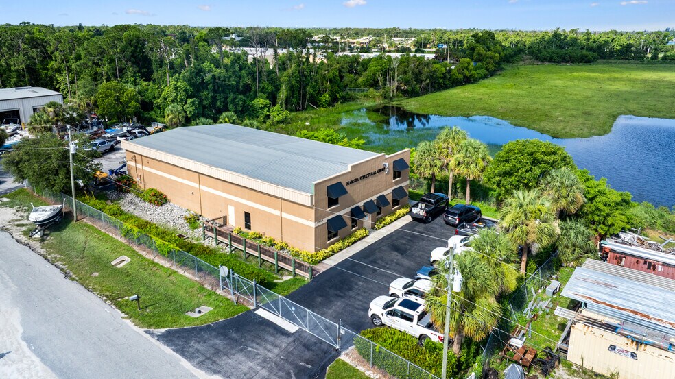 17520 Rockefeller Cir, Fort Myers, FL à vendre - Photo de l’immeuble – Image 3 sur 14