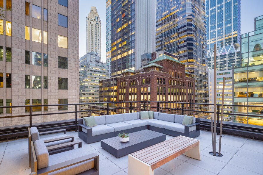 540 Madison Ave, New York, NY à louer - Photo de l’immeuble – Image 2 sur 32