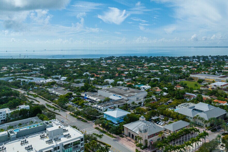 604 Crandon Blvd, Key Biscayne, FL à louer - Photo de l’immeuble – Image 3 sur 8