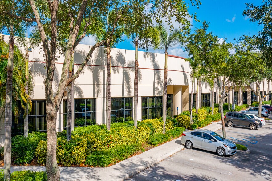 2905-2989 Commerce Pky, Miramar, FL à louer - Photo principale – Image 1 sur 9