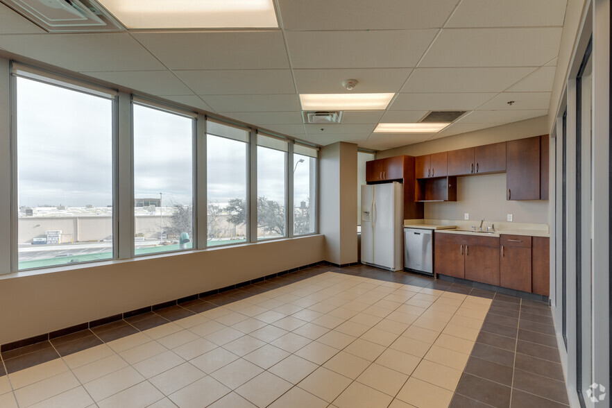 5900 Mosteller Dr, Oklahoma City, OK à louer - Photo intérieure – Image 3 sur 5