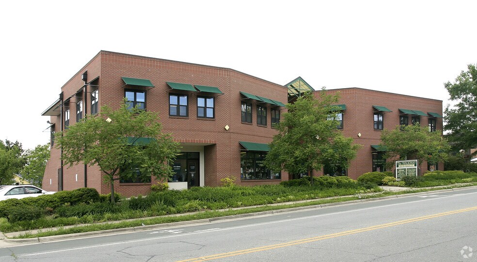 205 W Main St, Carrboro, NC à louer - Photo de l’immeuble – Image 2 sur 4