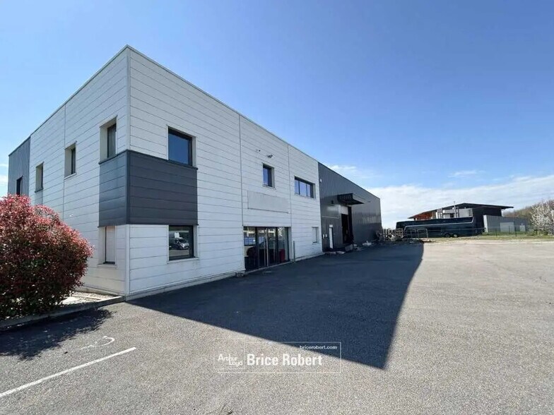 Local d'activités dans Janneyrias à vendre - Photo de l’immeuble – Image 3 sur 5