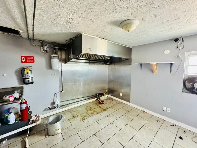 5252 E 24th St, Indianapolis, IN à vendre - Photo de l’immeuble – Image 3 sur 9