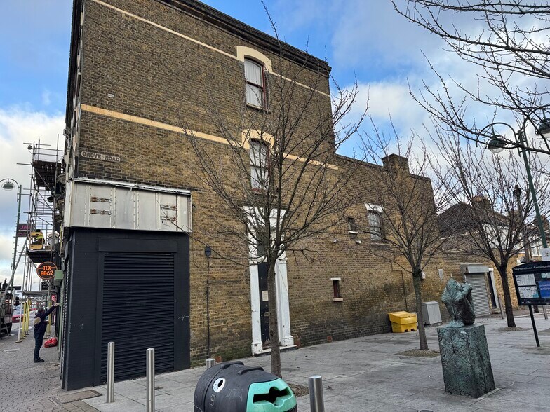 710 High Road Leytonstone, Londres à vendre - Photo de l’immeuble – Image 2 sur 5