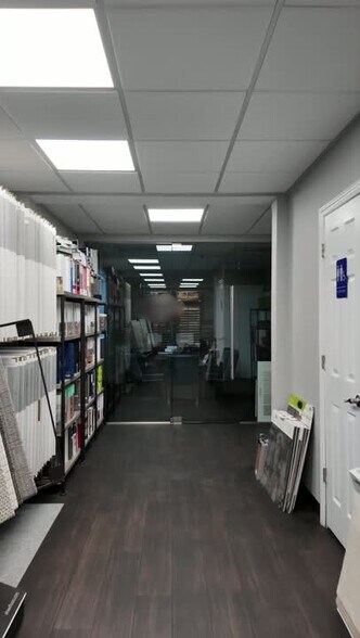 665 Commercial Ave, Garden City, NY à vendre - Vidéo sur l’annonce professionnelle – Image 2 sur 19