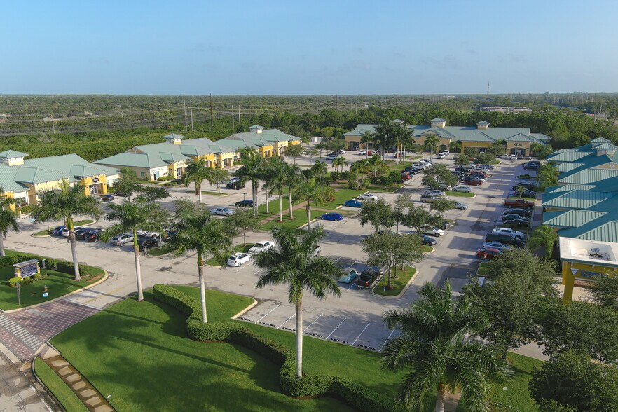 8039 Cooper Creek Blvd, Bradenton, FL à louer - Photo de l’immeuble – Image 3 sur 10