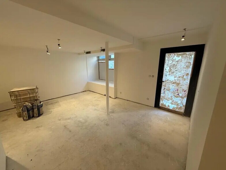 Local commercial dans Orange à louer - Photo intérieure – Image 2 sur 10