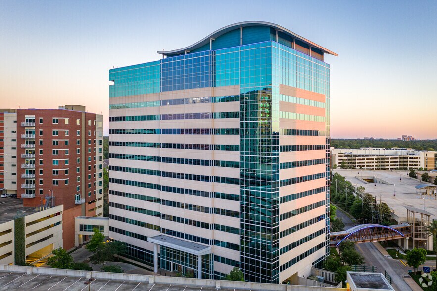 920 Memorial City Way, Houston, TX à louer - Photo de l’immeuble – Image 2 sur 3