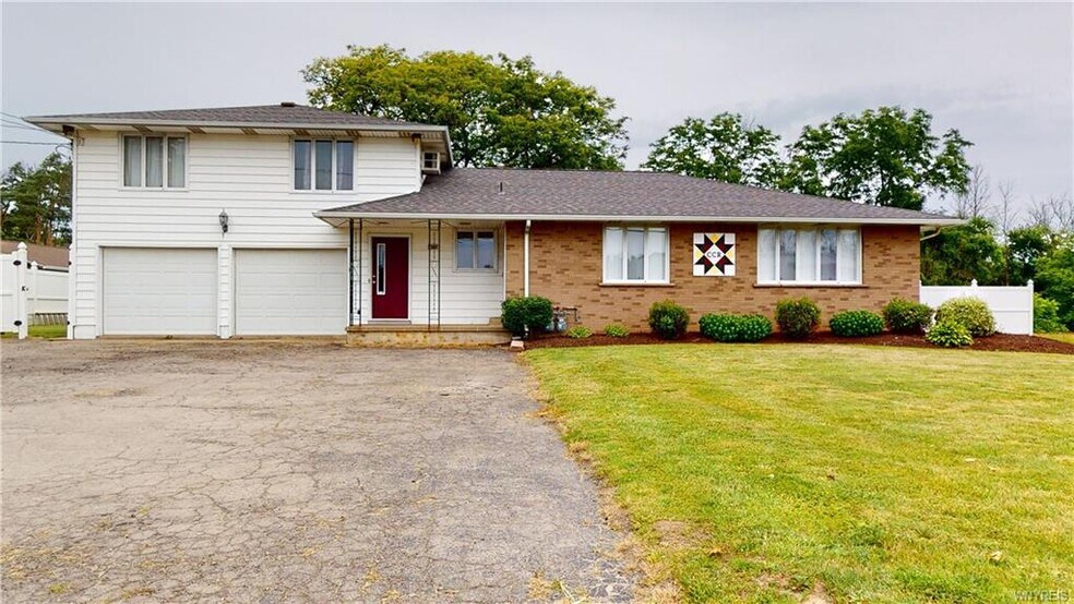 2305 Lockport Rd, Sanborn, NY à vendre - Photo principale – Image 1 sur 7