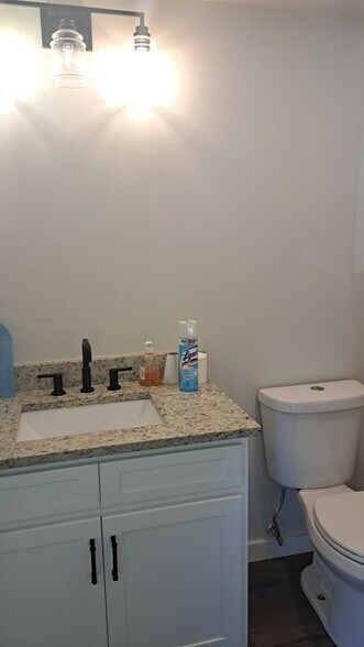 77 S Main St, Newtown, CT à louer - Photo de l’immeuble – Image 3 sur 4