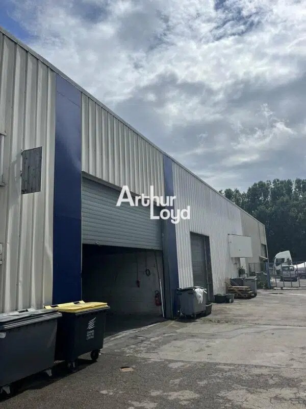 Plus de détails pour Local d'activités à louer