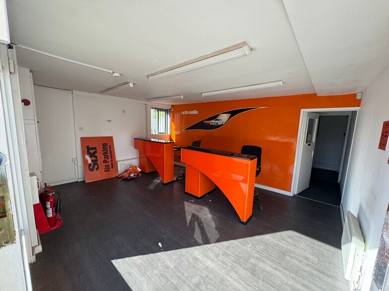 24-36 Crawley Rd, Luton à vendre - Photo de l’immeuble – Image 3 sur 8