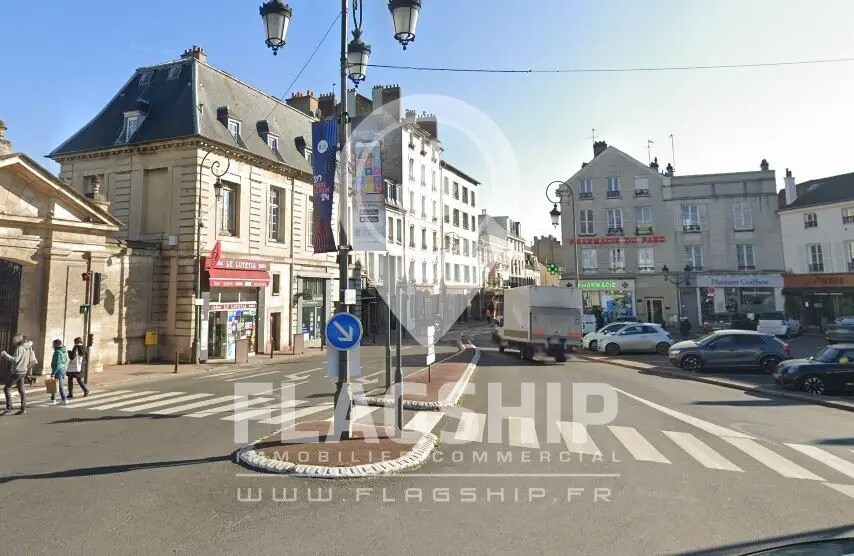 Local commercial dans Maisons-Laffitte à louer - Photo de l’immeuble – Image 2 sur 4