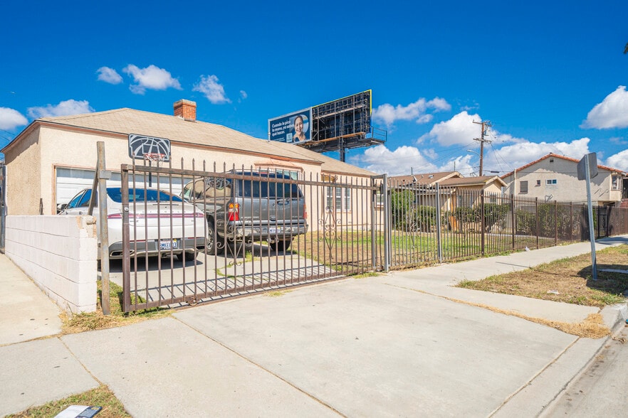 1021-1026 W Century Blvd, Los Angeles, CA à vendre - Photo de l’immeuble – Image 2 sur 13