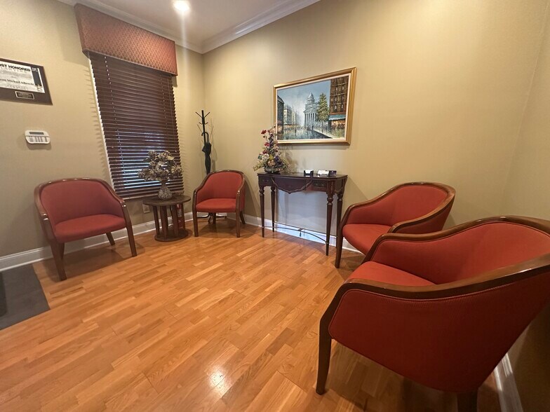 198 Orange Ave, Suffern, NY à louer - Photo de l’immeuble – Image 3 sur 9