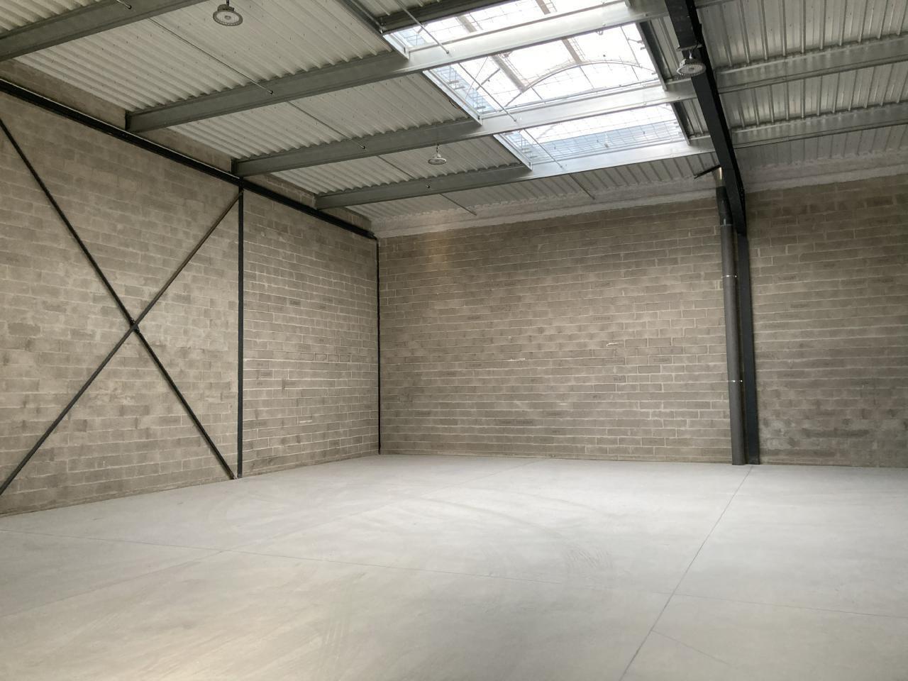 Bureau dans Champagne-sur-Oise à louer Photo intérieure– Image 1 sur 2