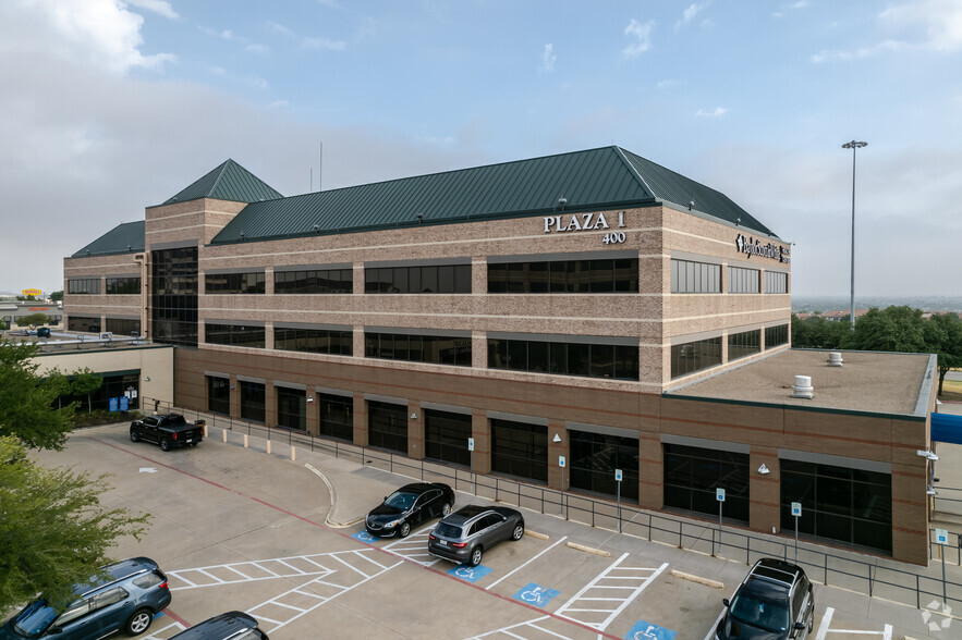 400 W LBJ Fwy, Irving, TX à louer - Photo de l’immeuble – Image 3 sur 5